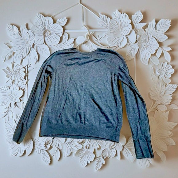 Abercrombie and Fitch gray sweater small - Picture 2 of 3